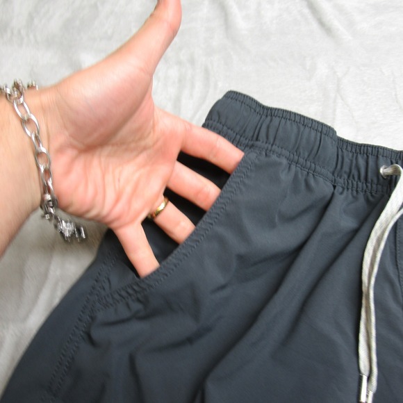 Vuori Shorts Mens Medium Charcoal Grey Elastic Lined Drawstring Lightweight Run - Picture 2 of 11